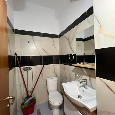 Ground Floor Comfort - Spacious & Modern Apartment Orikum