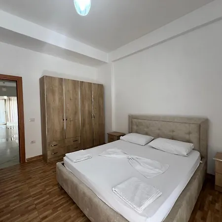 Ground Floor Comfort - Spacious & Modern Apartment Orikum