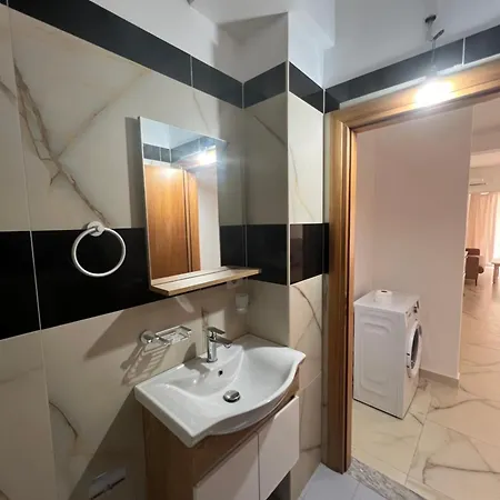 Ground Floor Comfort - Spacious & Modern Apartment Orikum