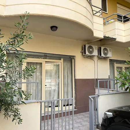 Ameti - Ground Floor Comfort - Spacious & Modern *