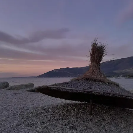 Ground Floor Comfort - Spacious & Modern Apartment Orikum