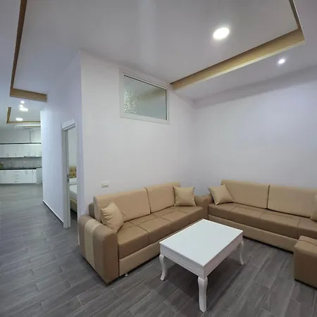 Ameti - Ground Floor Comfort - Spacious & Modern *
