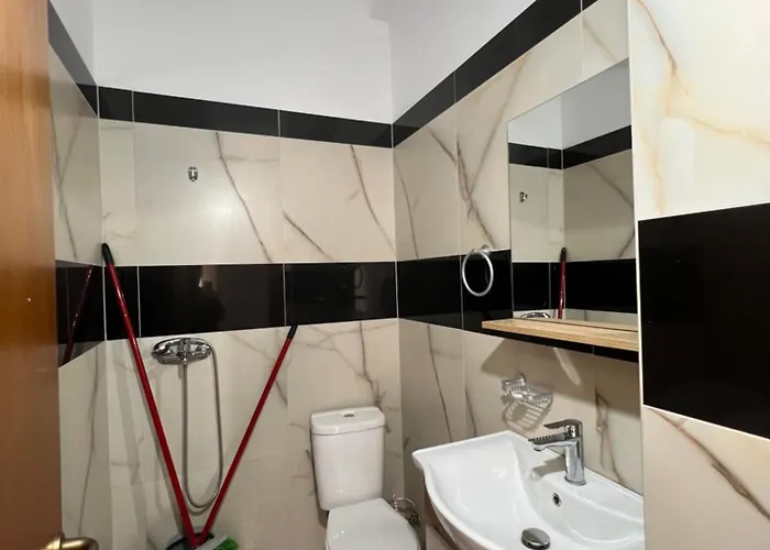Ground Floor Comfort - Spacious & Modern Apartment Orikum