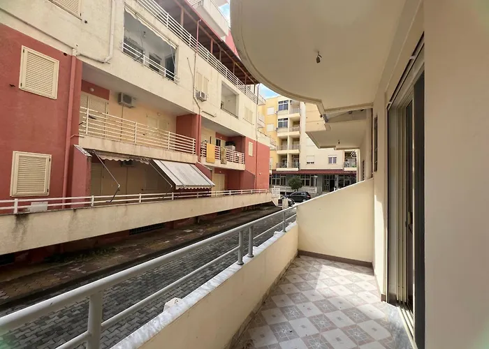 Ground Floor Comfort - Spacious & Modern Apartment *